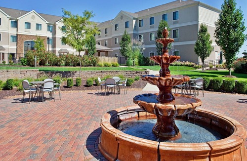 O'Fallon Condo | Free Breakfast. Pool & Gym. Close to Progress West Hospital!