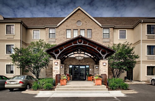 Madison Condo | Free Breakfast. Pool & Hot Tub. Near East Towne Mall!