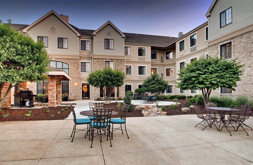 Madison Condo | Free Breakfast. Pool & Hot Tub. Near East Towne Mall!