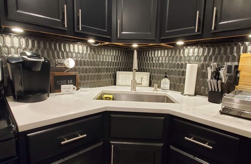 West Bucktown Apartment | Free Parking & Pet Friendly in Bucktown/Logan Square Apt, Close to Everything!