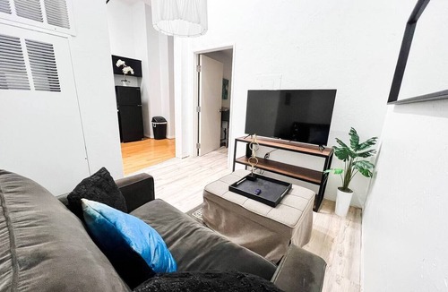 Gaslamp Quarter Hotel | Free parking + walk to the Convention Center. Professionally managed downtown suite in the heart of Gaslamp.