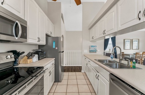 Silver Sands Beach House | Free Pool Heating 90 steps to Beach Sleeps 10 Pet Friendly Private Home