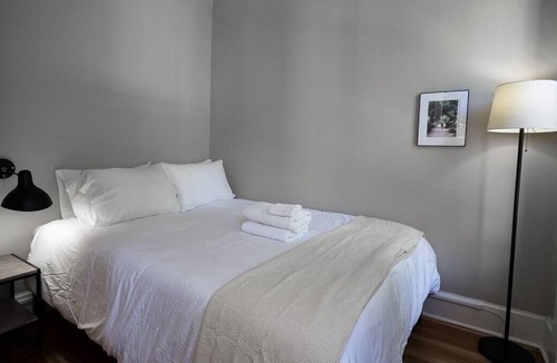 Wrightwood Neighbors Apartment | Frontdesk | Bright Open 3 BR Apt in West DePaul