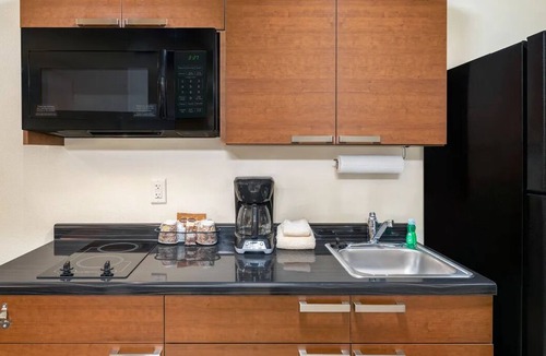 Meridian Hotel | Fully-Equipped Kitchen & Pet Welcome in Relaxing Room at Meridian