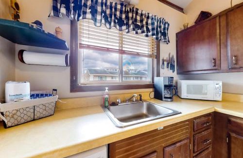 Greenville Junction House | Fun-Filled Lakehouse w/Private Balcony, Free WiFi, Private W/D - Steps to Beach