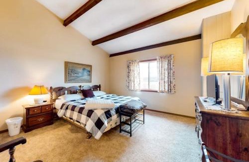 Greenville Junction House | Fun-Filled Lakehouse w/Private Balcony, Free WiFi, Private W/D - Steps to Beach