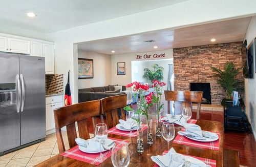 Hermosa Village House | Funtierland + Babes in Toyland + Walk to Disney + Pool + Pool table