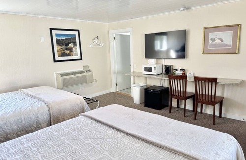 Hulls Cove Hotel | Gallagher`s Travels Room Fourteen (Double Queen)