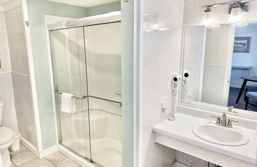 Hulls Cove Hotel | Gallagher`s Travels Room Eight (King)