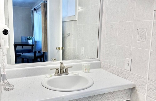 Hulls Cove Hotel | Gallagher`s Travels Room Eight (King)
