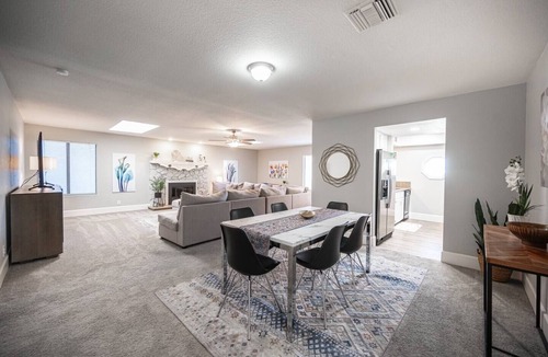 Winchester House | Gated- LV Country Club Sleeps 8
