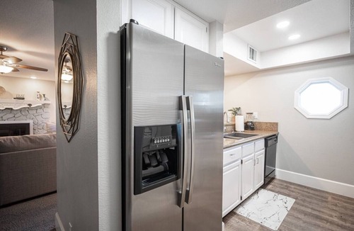 Winchester House | Gated- LV Country Club Sleeps 8