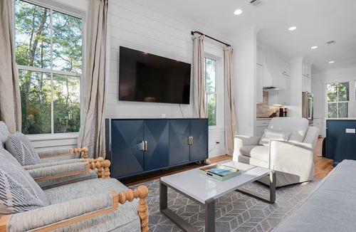 Lakeside at Blue Mountain Beach House | Gather. Laugh. Repeat. Luxury in BMB – Bikes Included, Golf Cart Available