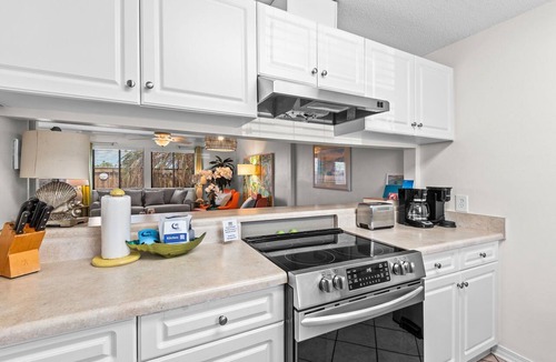 Sugar Beach House | 🌊🌴Geaux Coastal | Charming 2BR Home | Steps to Private Beach Access
