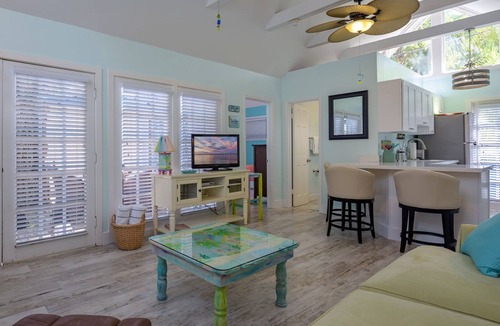 Old Town Cottage | Get your ISLAND STLYE on!