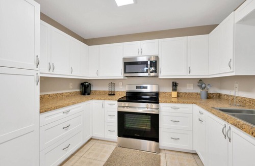 Gulf Gate Woods House | Getaway w/Heated Pool & fence by Siesta Key Beach