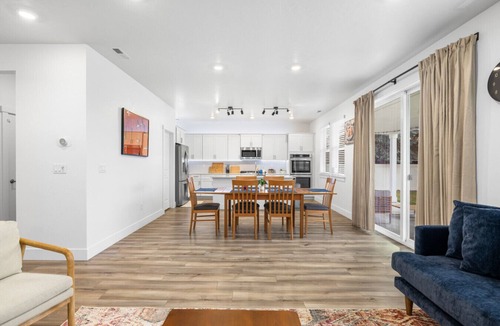 West Valley House | Ginger Creek Getaway, For Dog Loving Families!