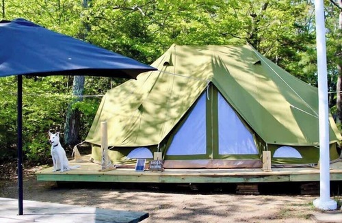 Monmouth House | Glamping Lakefront Island Retreat w/Kayak & Pet-Friendly