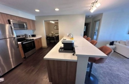 Silver Strand Bed & Breakfast | Glass Galley' Full Marina View Top Floor Waterfront Pool Gym Jacuzzi