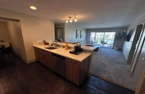 Silver Strand Bed & Breakfast | Glass Galley' Full Marina View Top Floor Waterfront Pool Gym Jacuzzi