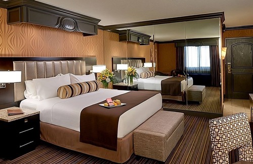 Downtown Las Vegas Hotel | Gold Tower Parlor Suite at Golden Nugget Las Vegas, Pets Allowed, Nightclub!