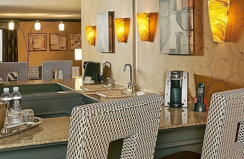 Downtown Las Vegas Hotel | Gold Tower Parlor Suite at Golden Nugget Las Vegas, Pets Allowed, Nightclub!