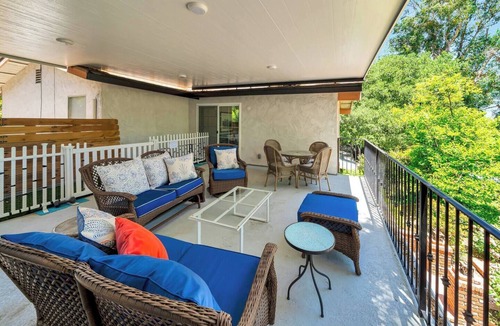 Woodland Hills House | Golf View 3BR w/2 King Beds + Fenced Dog Run