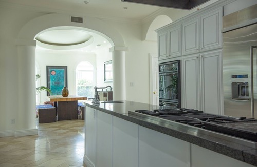 Miracle Mile House | Gorgeous 3700 Sq Ft , 7 bedroom 5.5 bathroom Home
