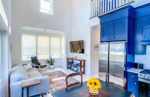 Crystal Shores Cottage | Gorgeous new beach cottage in fantastic location!