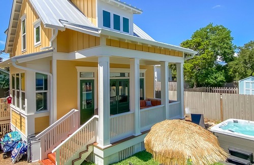 Crystal Shores Cottage | Gorgeous new beach cottage in fantastic location!