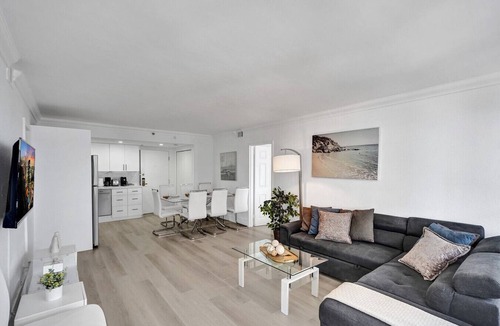 Mid Beach Apartment | Gorgeous Ocean View 3BD Condo in Beachfront Resort 907
