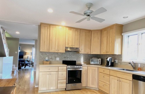 Manset House | GORGEOUS PREMIER 4 LEVEL END UNIT TOWNHOUSE W HARBOR VIEWS OCEAN ACCESS!