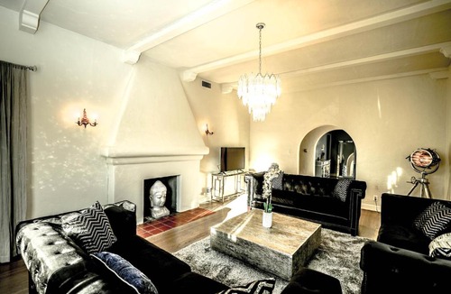 Beverly Grove Apartment | Gorgeous Renovated 3BD 2BA near West Hollywood and Beverly Hills
