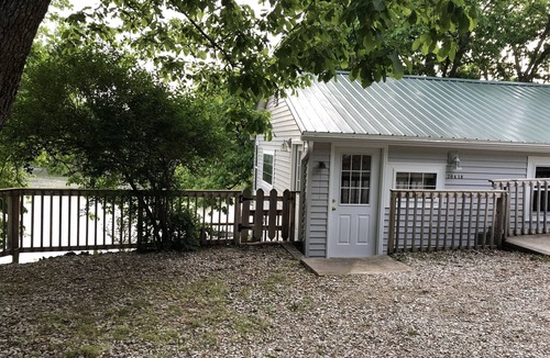 Warsaw House | GRANDMA'S GET-A-WAY (Water Front property) WIFI. Private covered one bay dock.