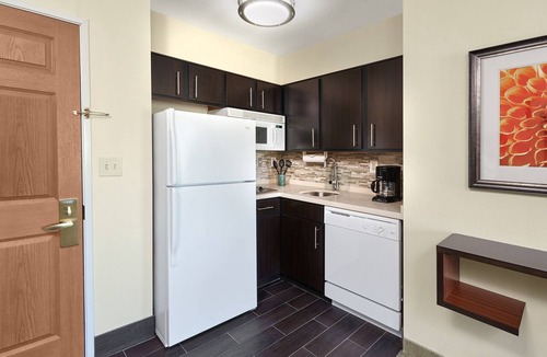 Half Day Condo | Great for Business Travel! Equipped Suite with Pool Access + Free Breakfast