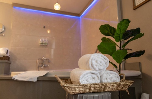 Alhambra Hotel | GreenTree Inn & Suites Alhambra
