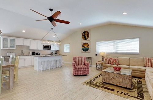 Holmes Beach House | Ground Floor Luxury 4BR Home · Heated Saltwater Pool & Spa · Very Close to Beach