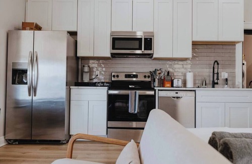 The Gate Apartment | Ground-Level Smart-Lock Studio · Walk to SSM-SLU Hospital · Free Street Parking