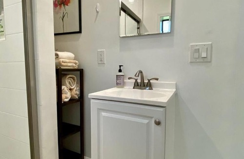 Mid City Apartment | Guest suite near La Cienega Park Beverly Hills next to LACMA La Brea Tar Pits Peterson Museum and Academy Awards Museum