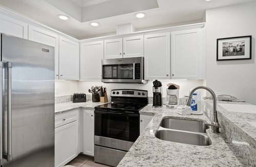 Gulf Shores Condo | GULF BEACH FRONT, ‘Beach Chic' Crystal Shores 806 ON THE WATER