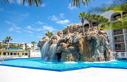 Fort Walton Beach Hotel | Gulf Breeze Escape with Pools Near Island Attractions | 3 Units