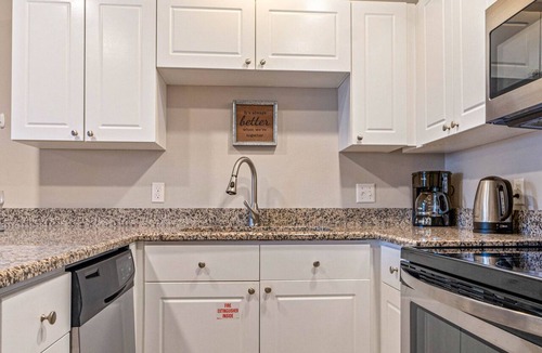 Gulf Place Condo | Gulf Views!/Steps to deeded beach and pools-shopping/dining steps from condo