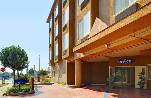 Lennox Hotel | H3 Inn & Suites - LAX Airport - Los Angeles
