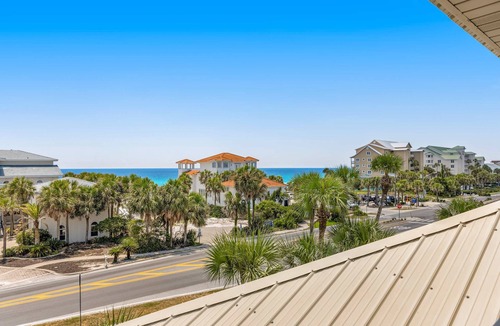 Crystal Shores House | Happy Hours