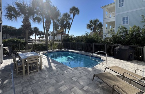 Crystal Shores House | Happy Hours