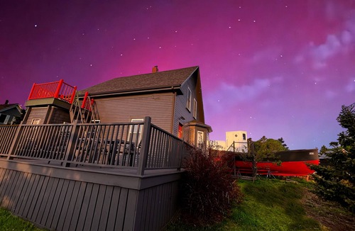 Beals Cottage | Harbor views + stylish interior + boat lounge