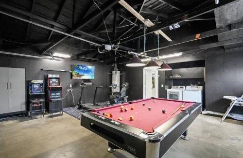East Hemet House | Heated Pool - Jacuzzi - Firepit - Game Room