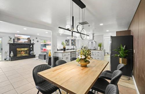 East Hemet House | Heated Pool - Jacuzzi - Firepit - Game Room