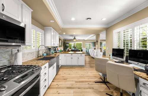 Santa Ana Heights House | Heated Pool/Spa for Christmas/New Years - WALK to beach !