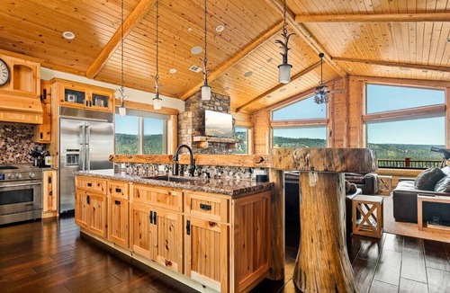 Castle Glen Estates Apartment | Hidden Haven Lux Estate: Big Bear Lake Views - Spa